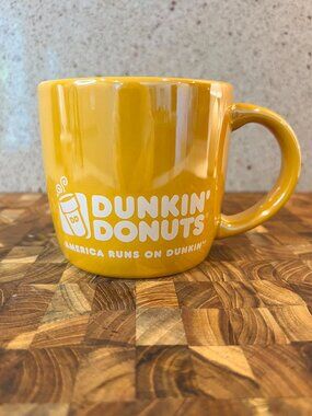 2014 Rare Dunkin’ Donuts America Runs on Dunkin Coffee Mug Gold EUC